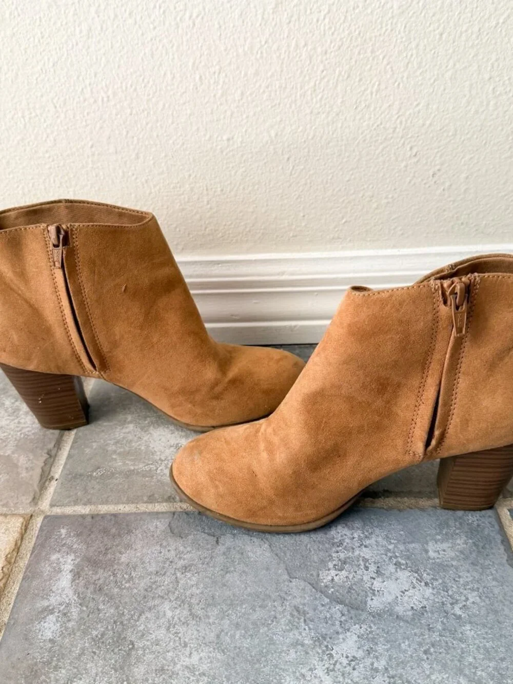 Old Navy Tan Faux Suede Ankle Booties Block Heel Women’s Size 8